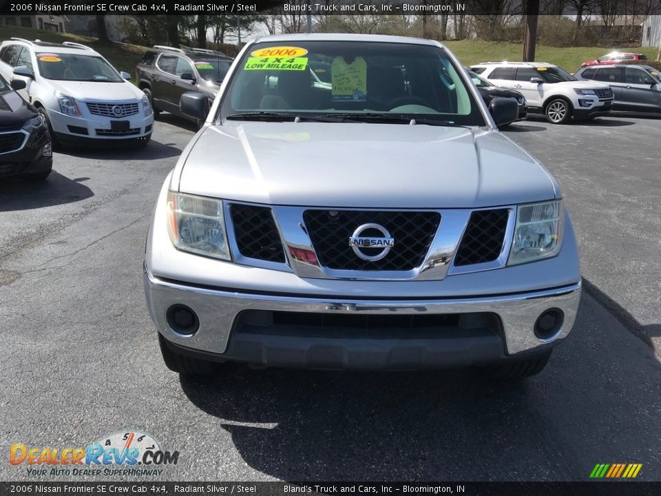 2006 Nissan Frontier SE Crew Cab 4x4 Radiant Silver / Steel Photo #3