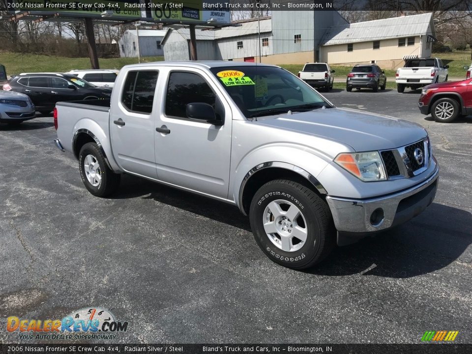 2006 Nissan Frontier SE Crew Cab 4x4 Radiant Silver / Steel Photo #4