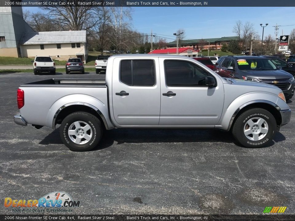2006 Nissan Frontier SE Crew Cab 4x4 Radiant Silver / Steel Photo #5