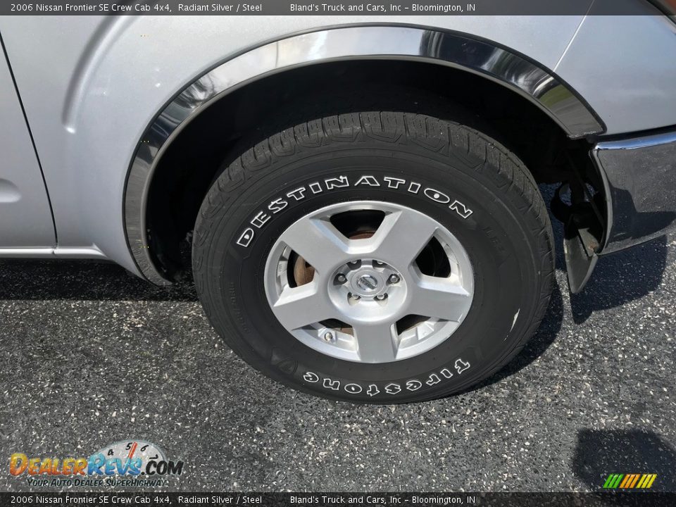 2006 Nissan Frontier SE Crew Cab 4x4 Radiant Silver / Steel Photo #33