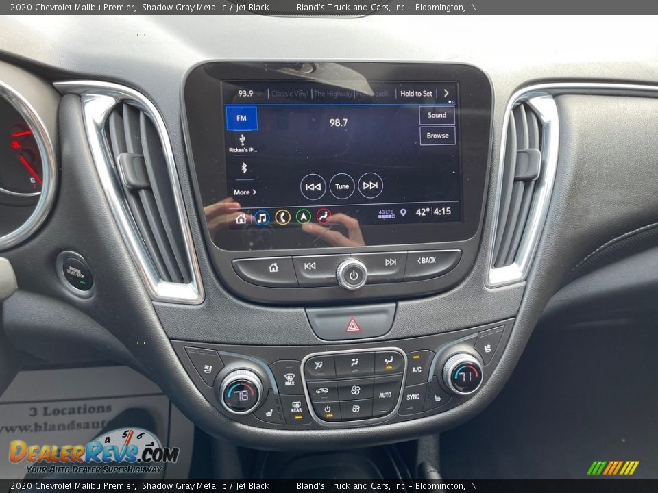 Controls of 2020 Chevrolet Malibu Premier Photo #11