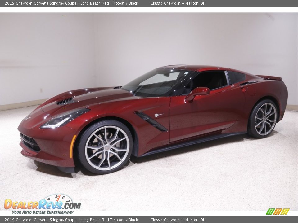 Front 3/4 View of 2019 Chevrolet Corvette Stingray Coupe Photo #3