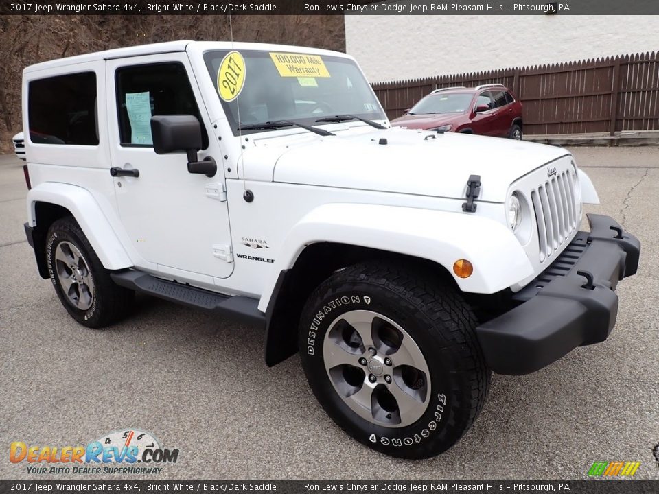 Front 3/4 View of 2017 Jeep Wrangler Sahara 4x4 Photo #8