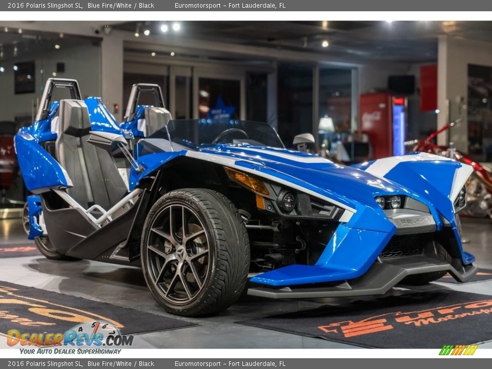 Front 3/4 View of 2016 Polaris Slingshot SL Photo #1