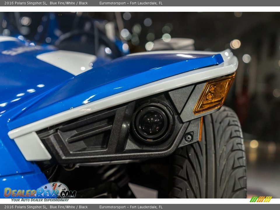 2016 Polaris Slingshot SL Blue Fire/White / Black Photo #5