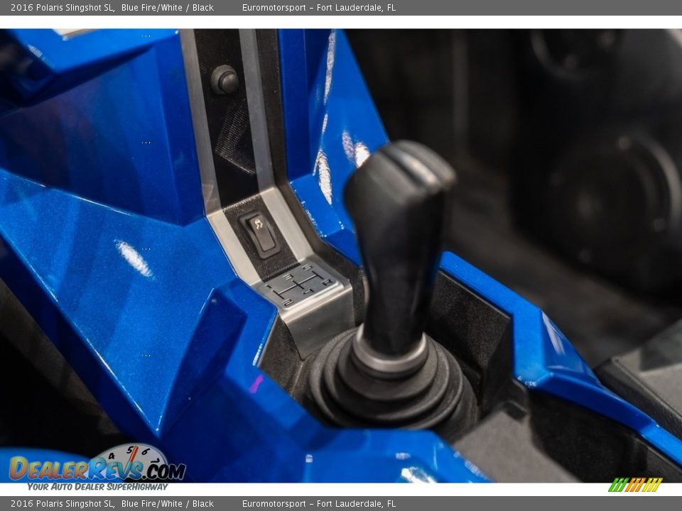 2016 Polaris Slingshot SL Shifter Photo #13