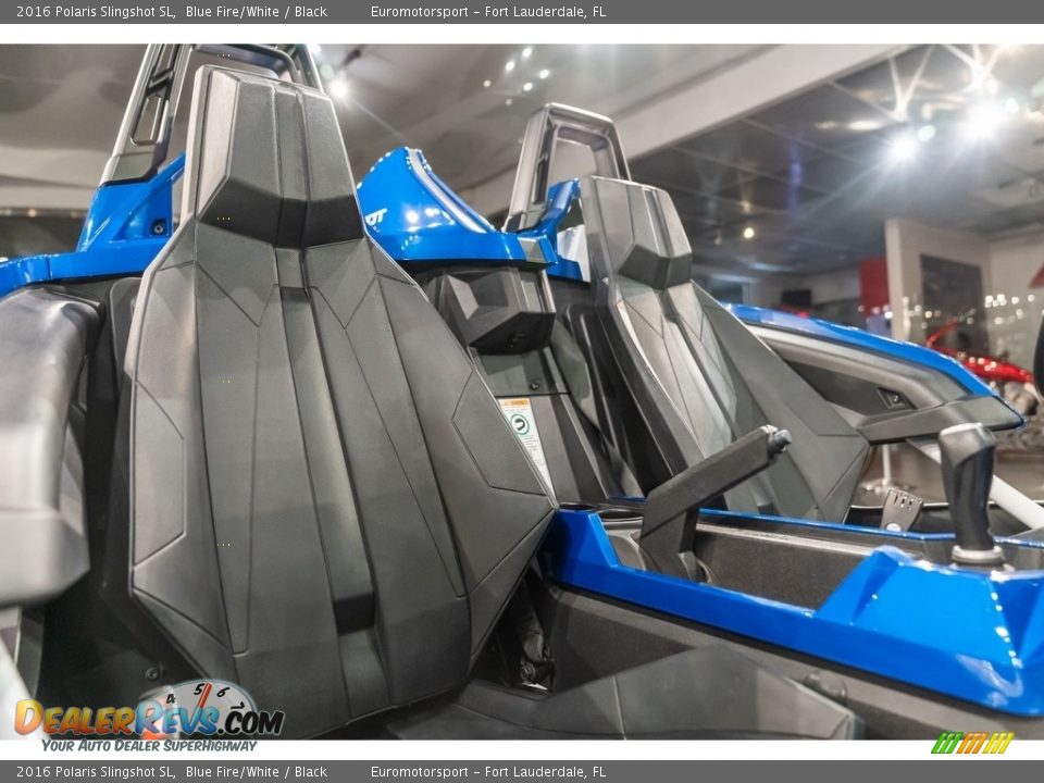 Front Seat of 2016 Polaris Slingshot SL Photo #19