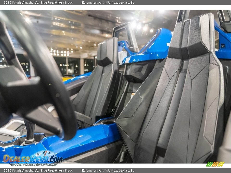 Front Seat of 2016 Polaris Slingshot SL Photo #30