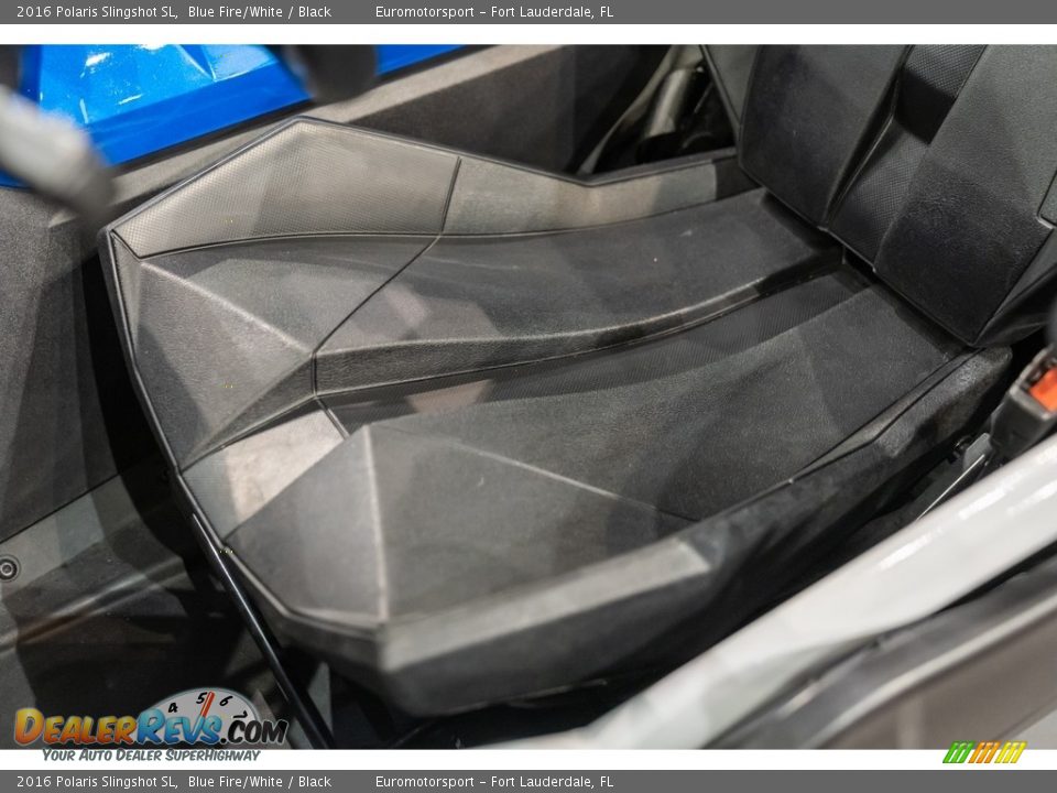 Front Seat of 2016 Polaris Slingshot SL Photo #31