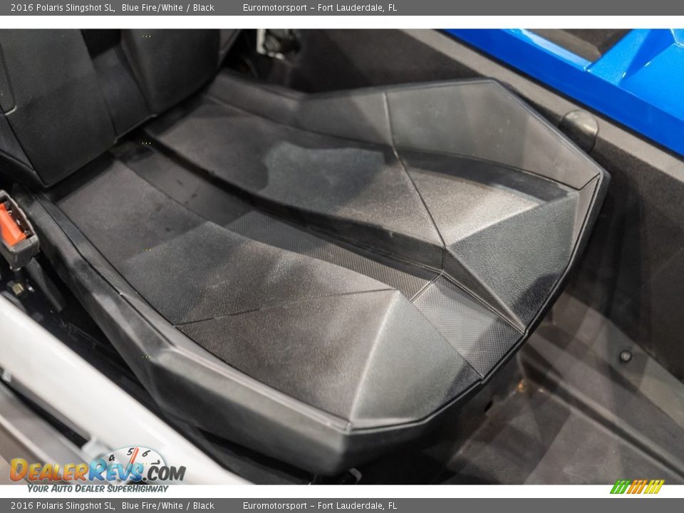Front Seat of 2016 Polaris Slingshot SL Photo #32