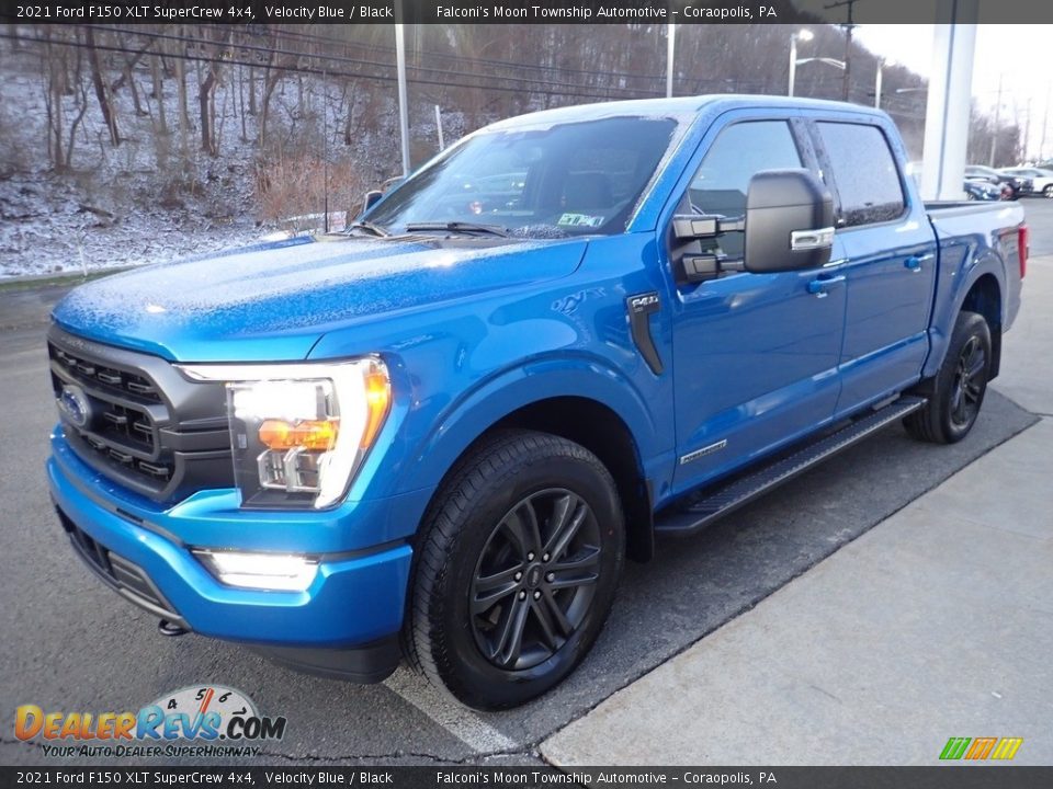 Front 3/4 View of 2021 Ford F150 XLT SuperCrew 4x4 Photo #5