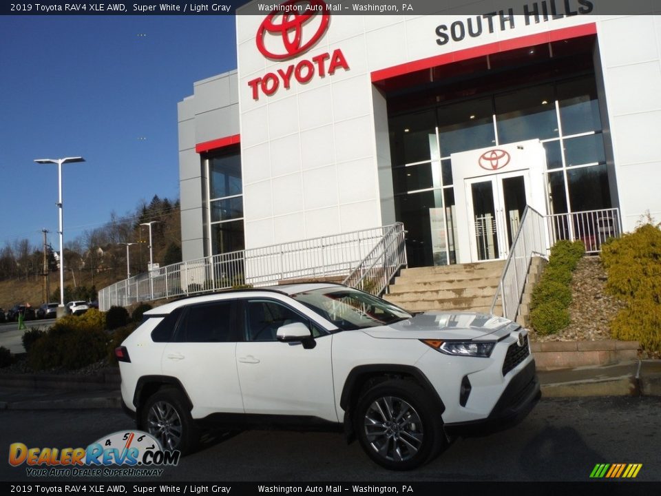 2019 Toyota RAV4 XLE AWD Super White / Light Gray Photo #2