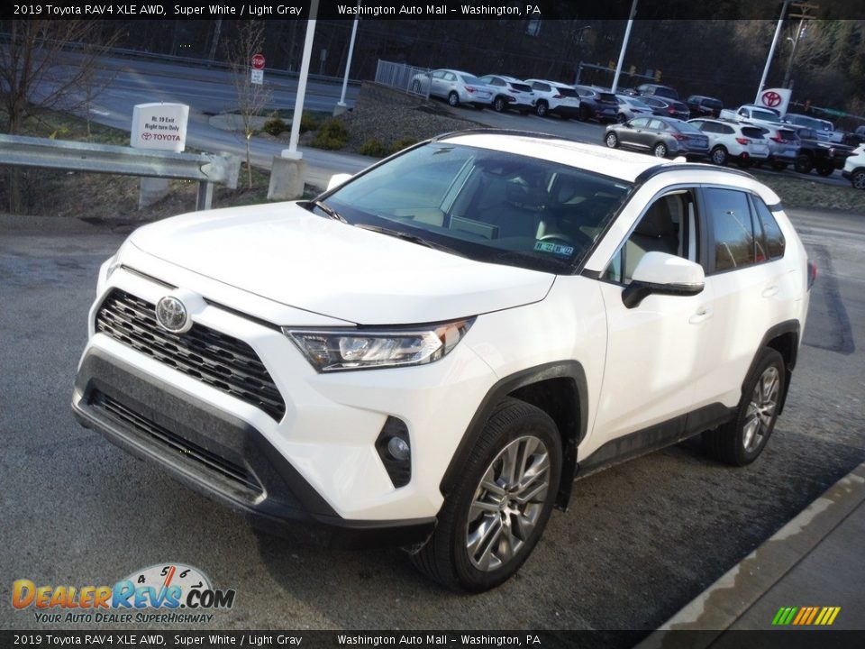 2019 Toyota RAV4 XLE AWD Super White / Light Gray Photo #11