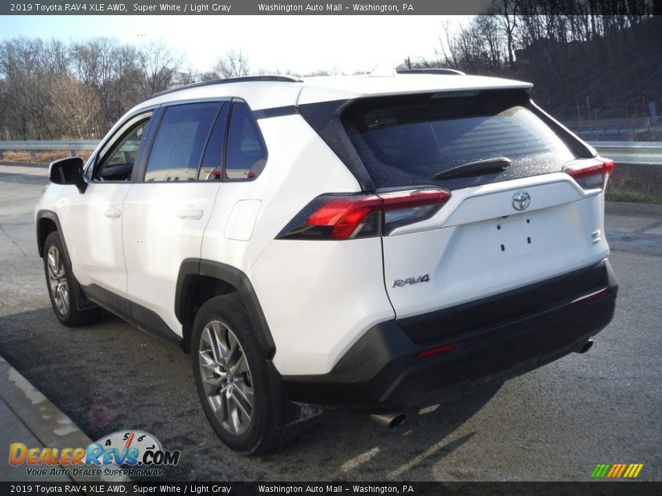 2019 Toyota RAV4 XLE AWD Super White / Light Gray Photo #14