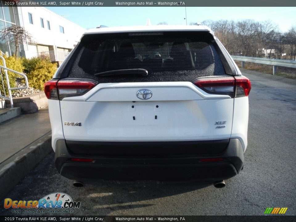 2019 Toyota RAV4 XLE AWD Super White / Light Gray Photo #15