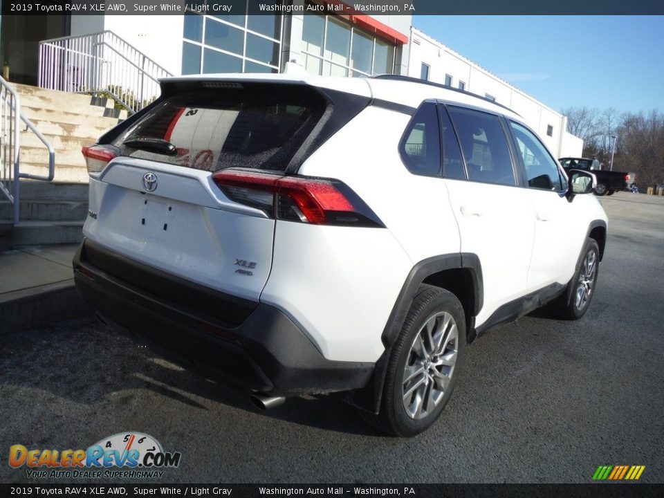 2019 Toyota RAV4 XLE AWD Super White / Light Gray Photo #16