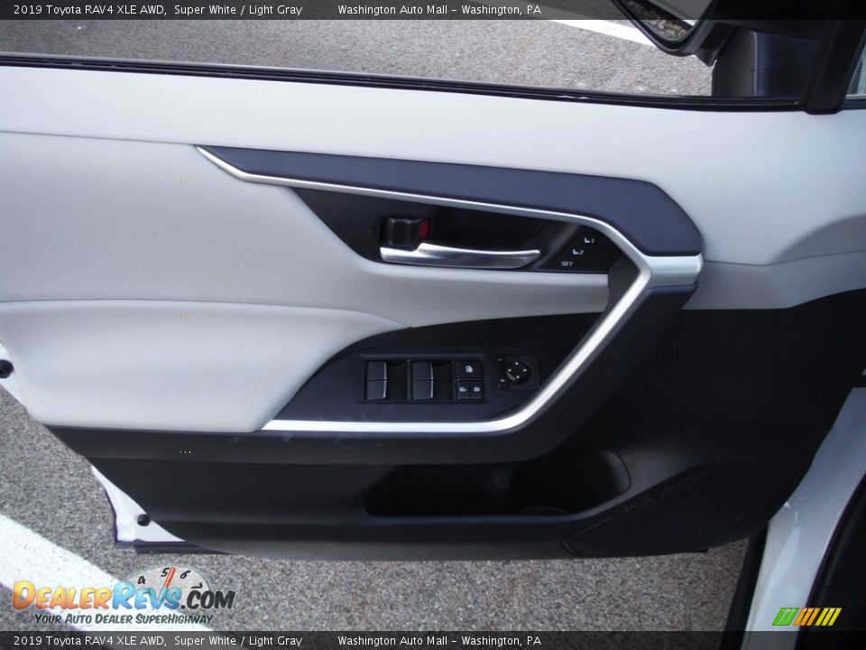 2019 Toyota RAV4 XLE AWD Super White / Light Gray Photo #22