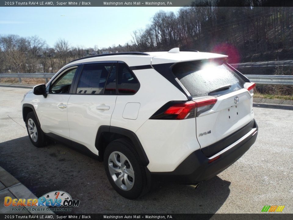 2019 Toyota RAV4 LE AWD Super White / Black Photo #16