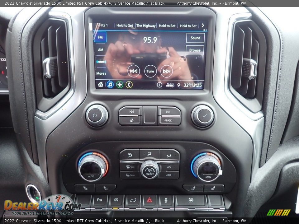 Controls of 2022 Chevrolet Silverado 1500 Limited RST Crew Cab 4x4 Photo #20