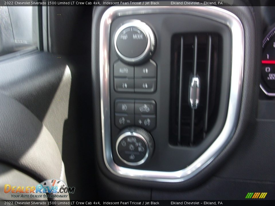 2022 Chevrolet Silverado 1500 Limited LT Crew Cab 4x4 Iridescent Pearl Tricoat / Jet Black Photo #33