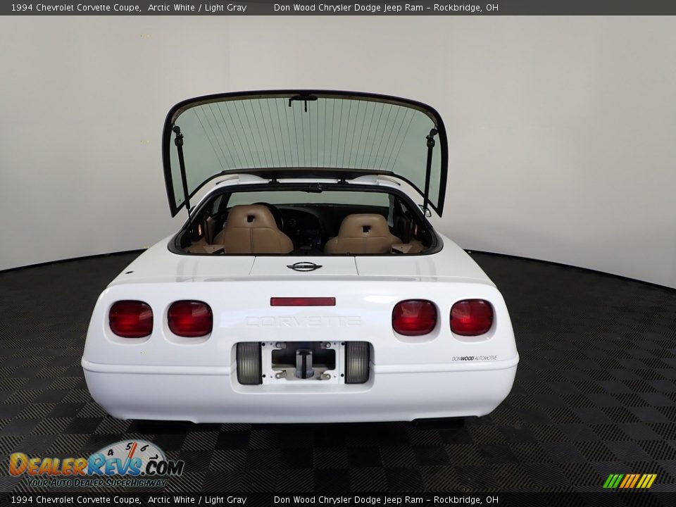 1994 Chevrolet Corvette Coupe Arctic White / Light Gray Photo #11