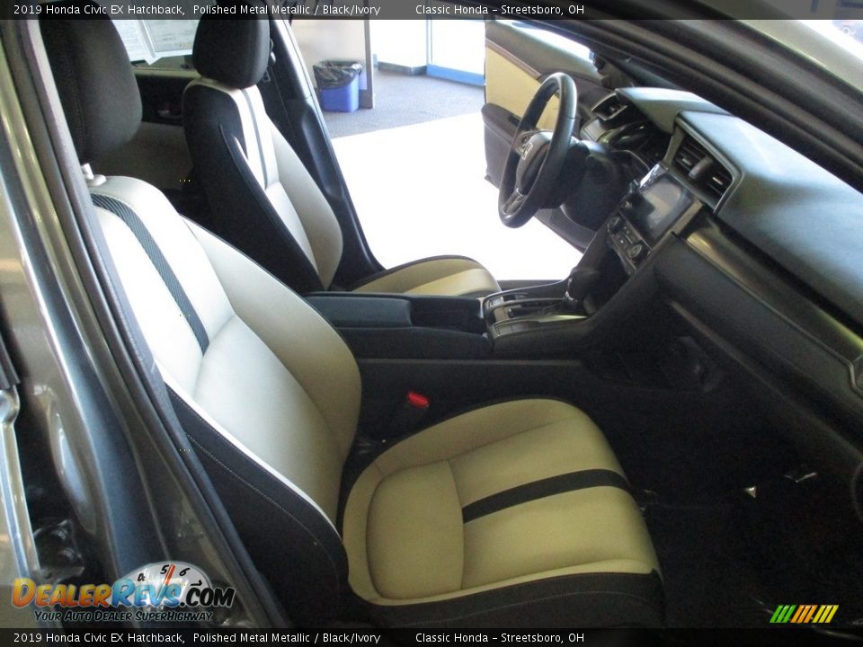 2019 Honda Civic EX Hatchback Polished Metal Metallic / Black/Ivory Photo #16