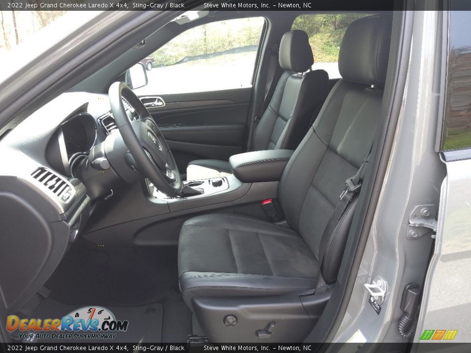 Front Seat of 2022 Jeep Grand Cherokee Laredo X 4x4 Photo #10