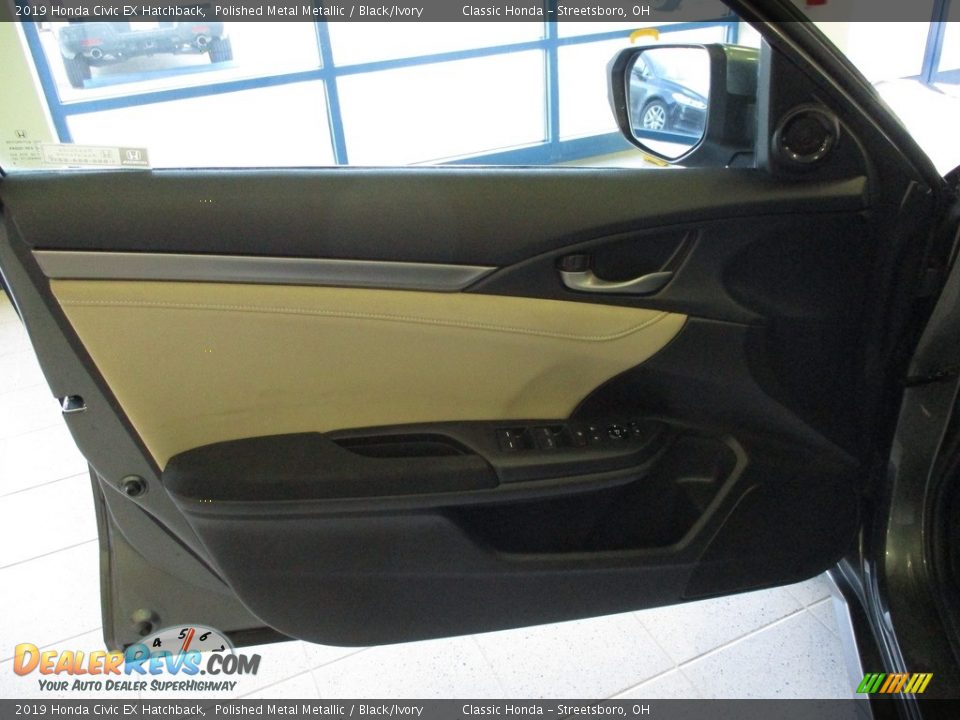 2019 Honda Civic EX Hatchback Polished Metal Metallic / Black/Ivory Photo #27