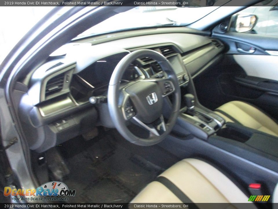 2019 Honda Civic EX Hatchback Polished Metal Metallic / Black/Ivory Photo #28