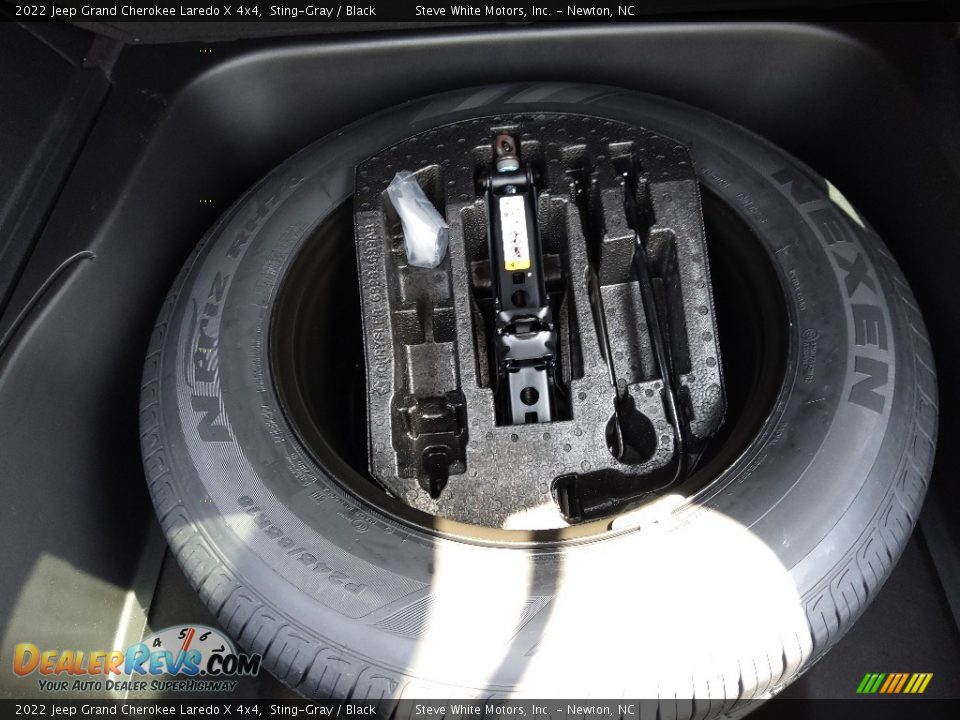 2022 Jeep Grand Cherokee Laredo X 4x4 Sting-Gray / Black Photo #15