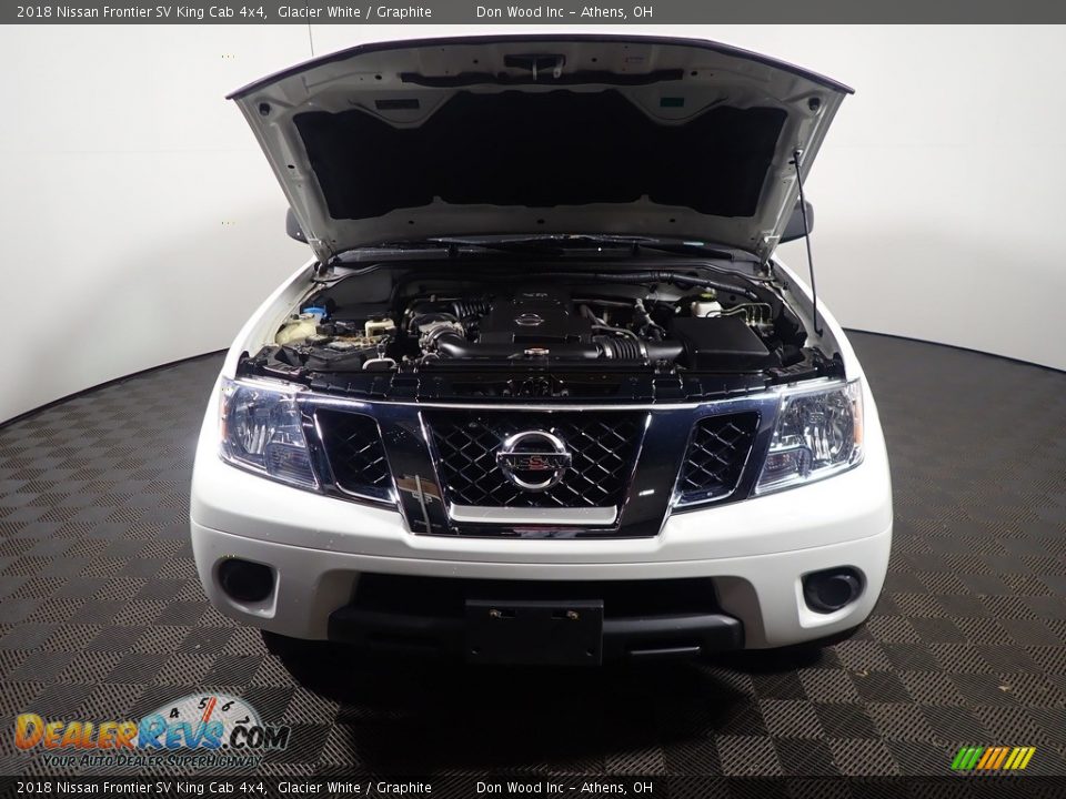 2018 Nissan Frontier SV King Cab 4x4 Glacier White / Graphite Photo #6