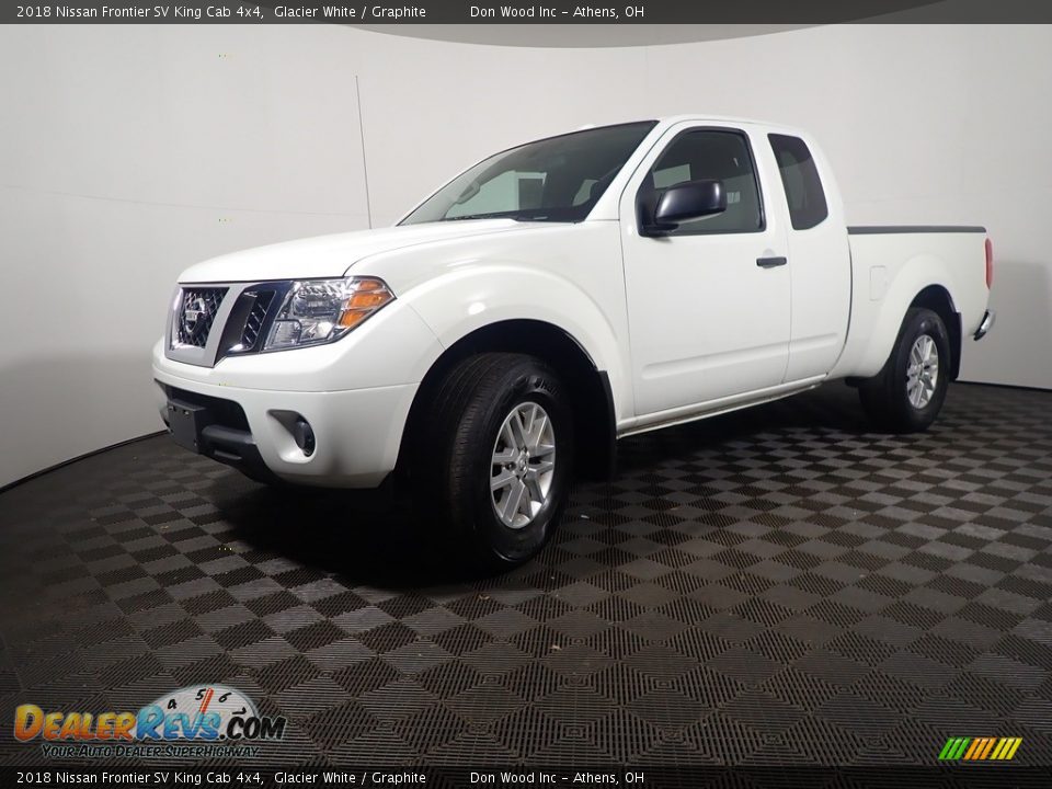 2018 Nissan Frontier SV King Cab 4x4 Glacier White / Graphite Photo #8