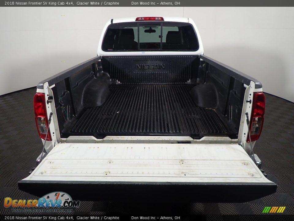 2018 Nissan Frontier SV King Cab 4x4 Glacier White / Graphite Photo #14