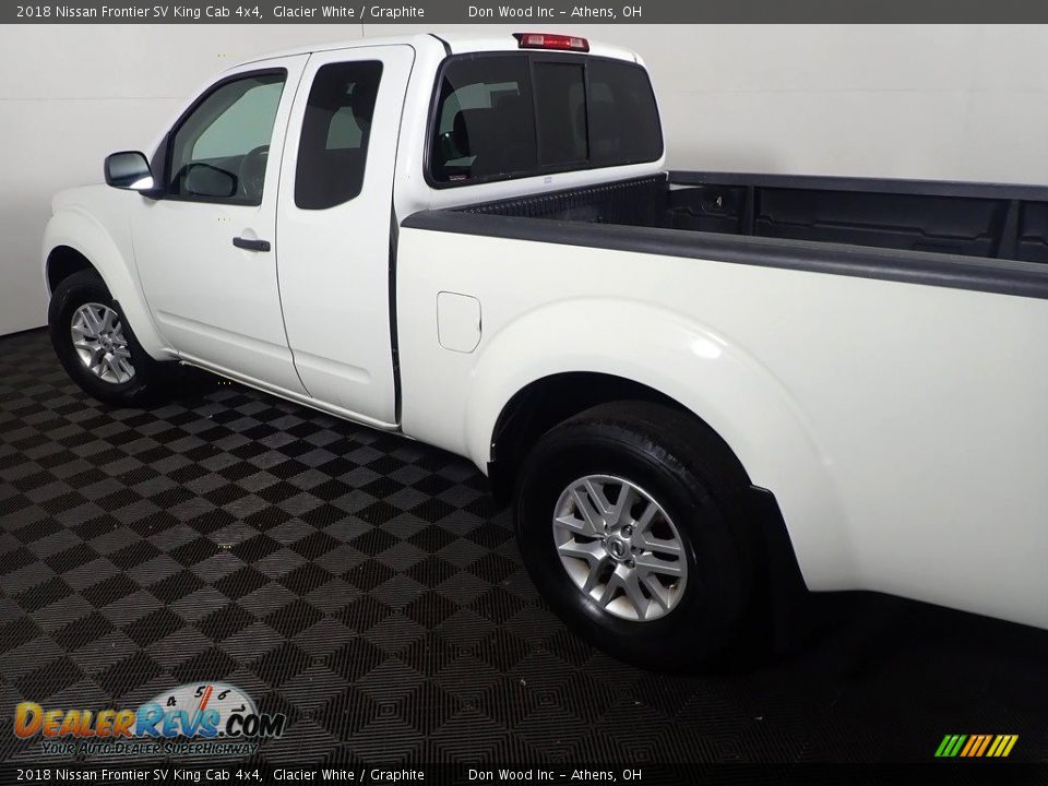 2018 Nissan Frontier SV King Cab 4x4 Glacier White / Graphite Photo #17