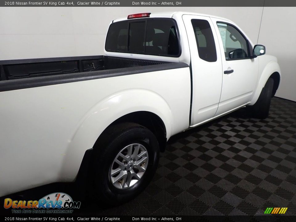 2018 Nissan Frontier SV King Cab 4x4 Glacier White / Graphite Photo #18