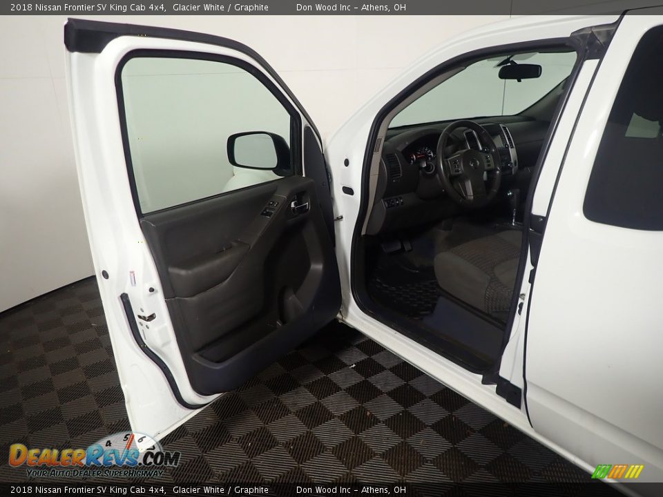 2018 Nissan Frontier SV King Cab 4x4 Glacier White / Graphite Photo #19