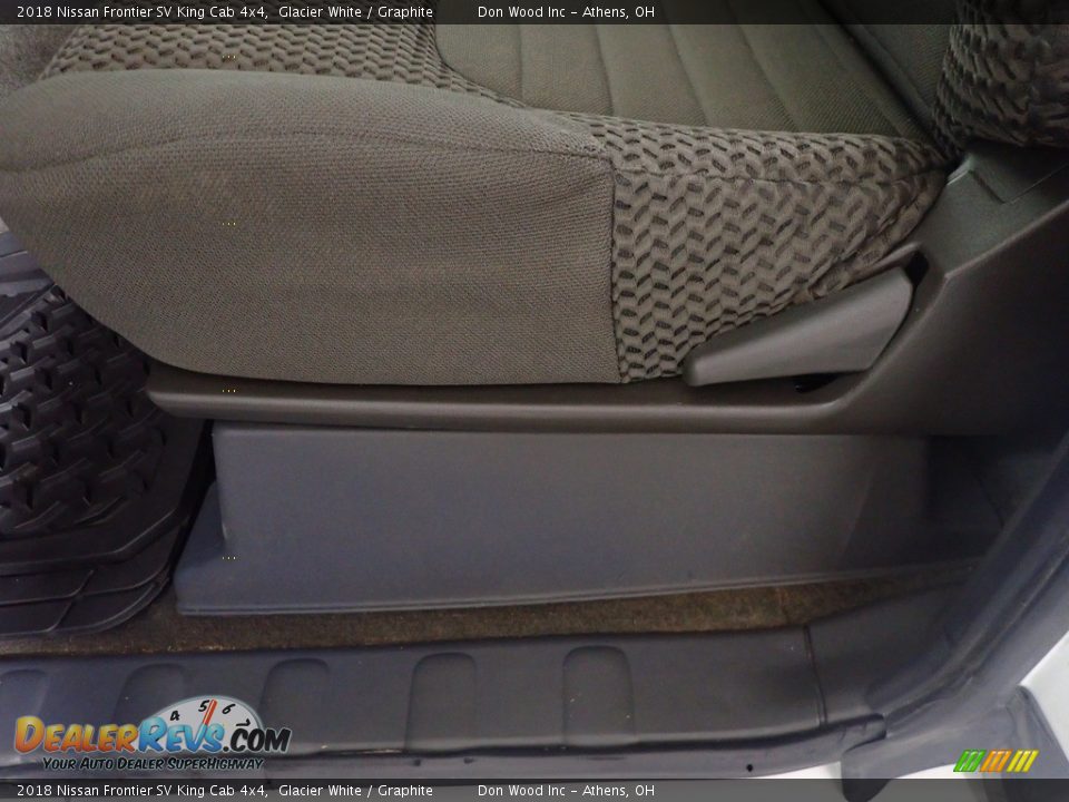 2018 Nissan Frontier SV King Cab 4x4 Glacier White / Graphite Photo #22