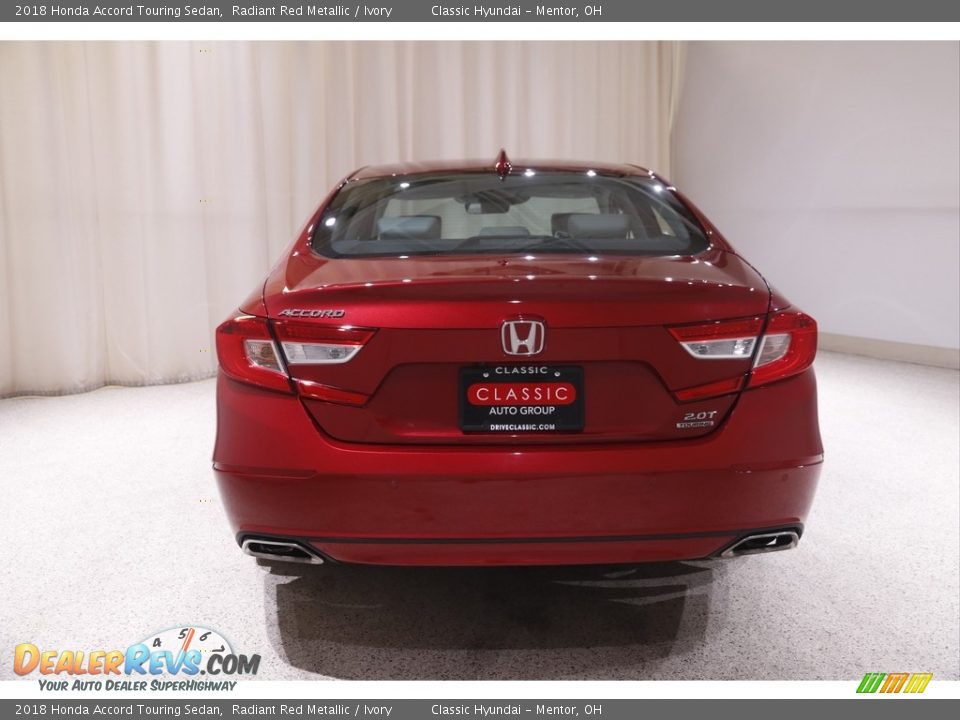 2018 Honda Accord Touring Sedan Radiant Red Metallic / Ivory Photo #19