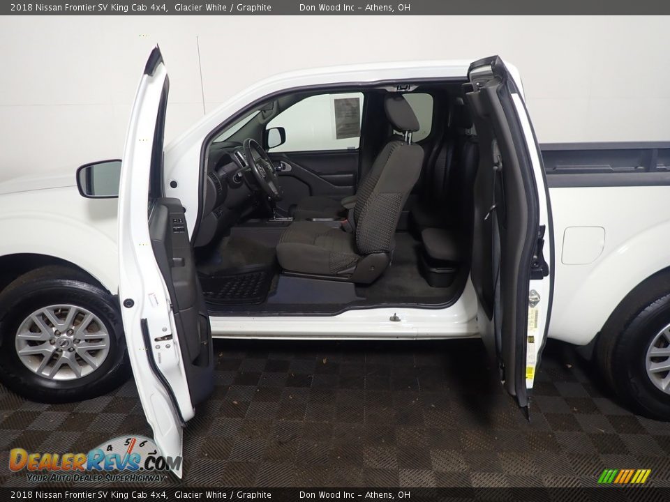 2018 Nissan Frontier SV King Cab 4x4 Glacier White / Graphite Photo #34