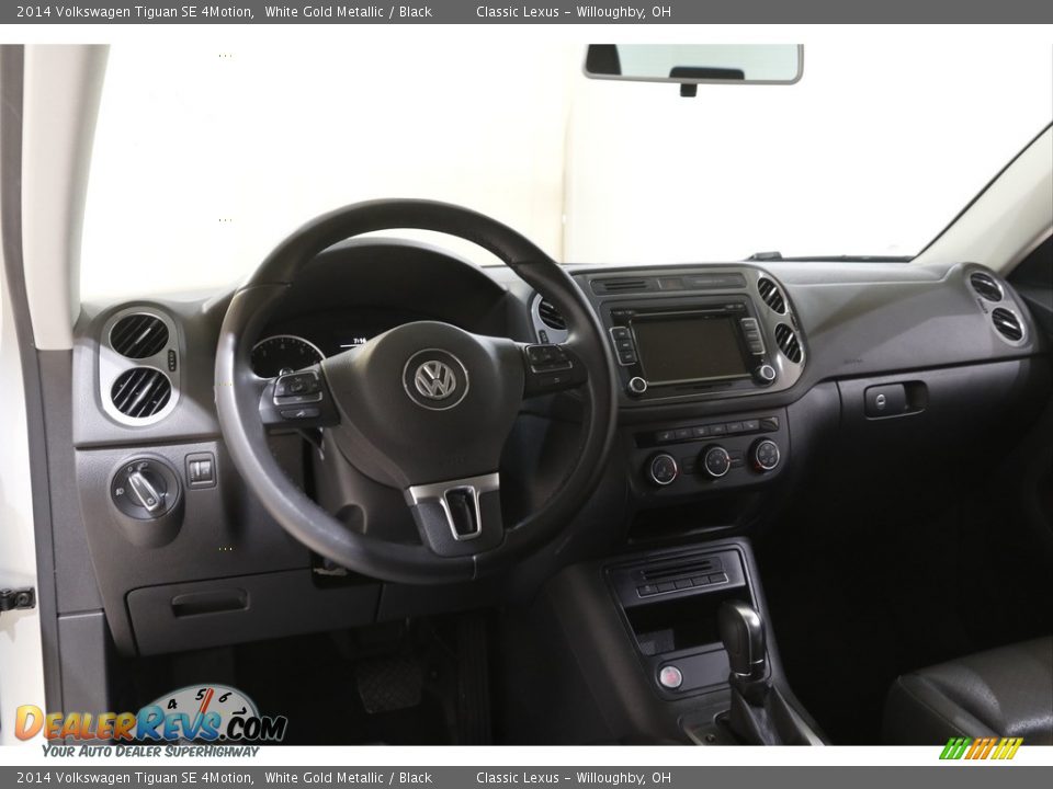 Dashboard of 2014 Volkswagen Tiguan SE 4Motion Photo #6