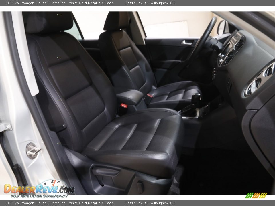 Front Seat of 2014 Volkswagen Tiguan SE 4Motion Photo #15