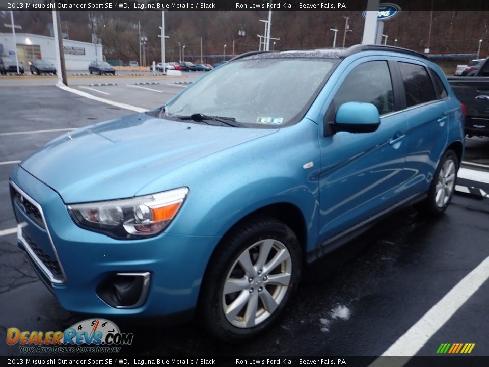 Front 3/4 View of 2013 Mitsubishi Outlander Sport SE 4WD Photo #4