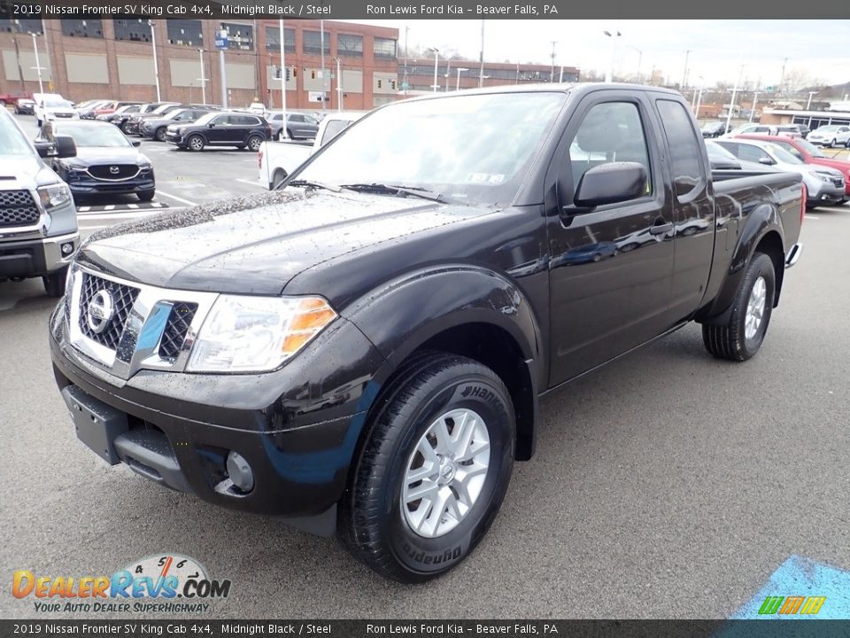 Front 3/4 View of 2019 Nissan Frontier SV King Cab 4x4 Photo #6