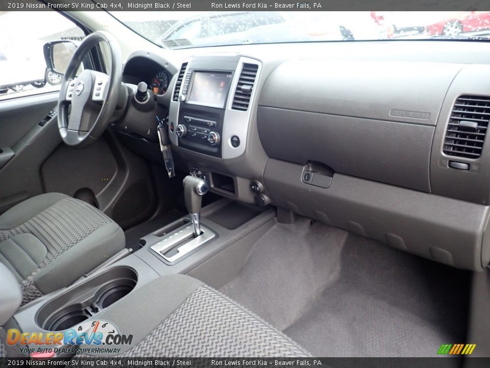 Dashboard of 2019 Nissan Frontier SV King Cab 4x4 Photo #11
