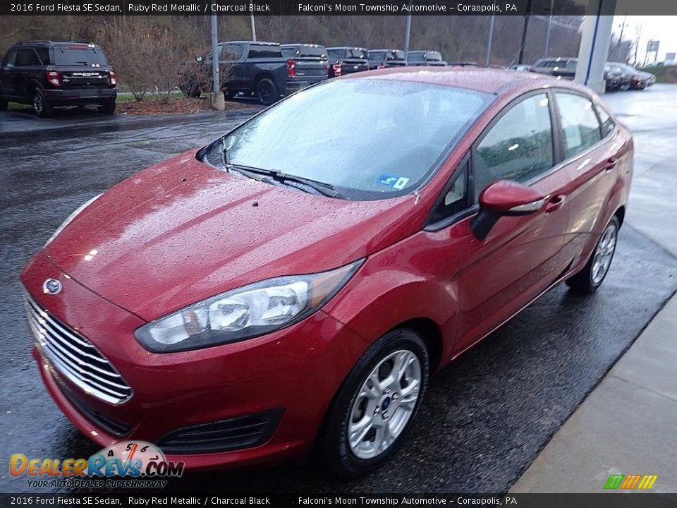 2016 Ford Fiesta SE Sedan Ruby Red Metallic / Charcoal Black Photo #7