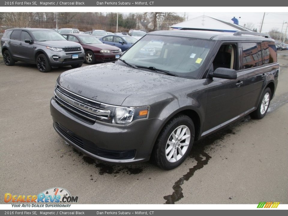 Front 3/4 View of 2016 Ford Flex SE Photo #1