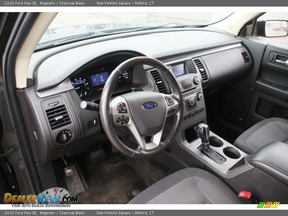 Dashboard of 2016 Ford Flex SE Photo #10