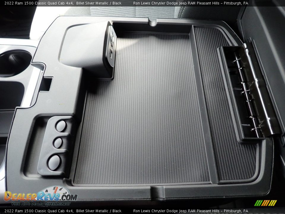2022 Ram 1500 Classic Quad Cab 4x4 Billet Silver Metallic / Black Photo #18