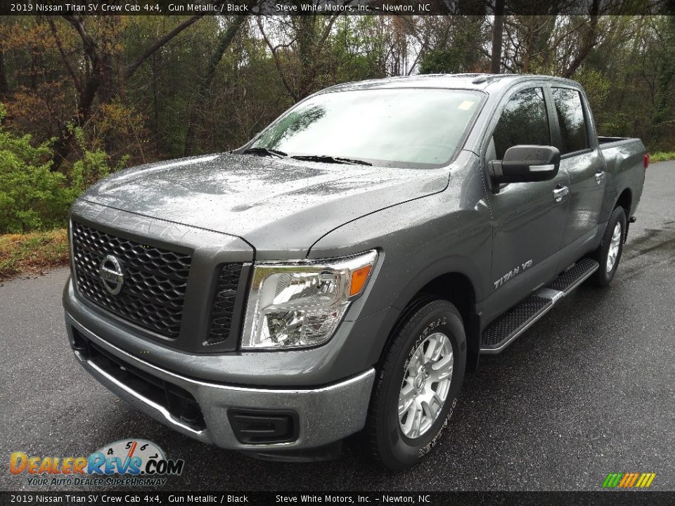 2019 Nissan Titan SV Crew Cab 4x4 Gun Metallic / Black Photo #2