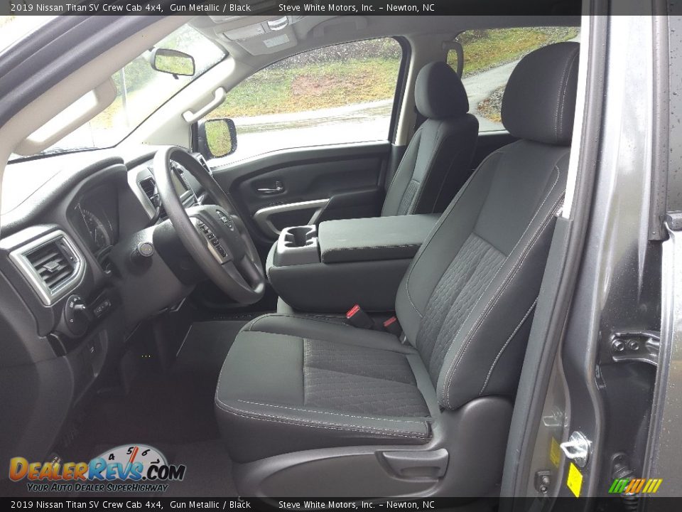 Front Seat of 2019 Nissan Titan SV Crew Cab 4x4 Photo #12